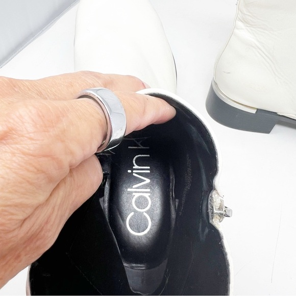 CALVIN KLEIN DENEICE WHITE FAUX LEATHER SIDE ZIP ANKLE BOOTIES WOMENS SZ 11 - Picture 10 of 11